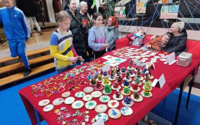 Tradicionalna božićna prodaja rukotvorina učenika posebnih odjela i odjela djelomične inkluzije 
